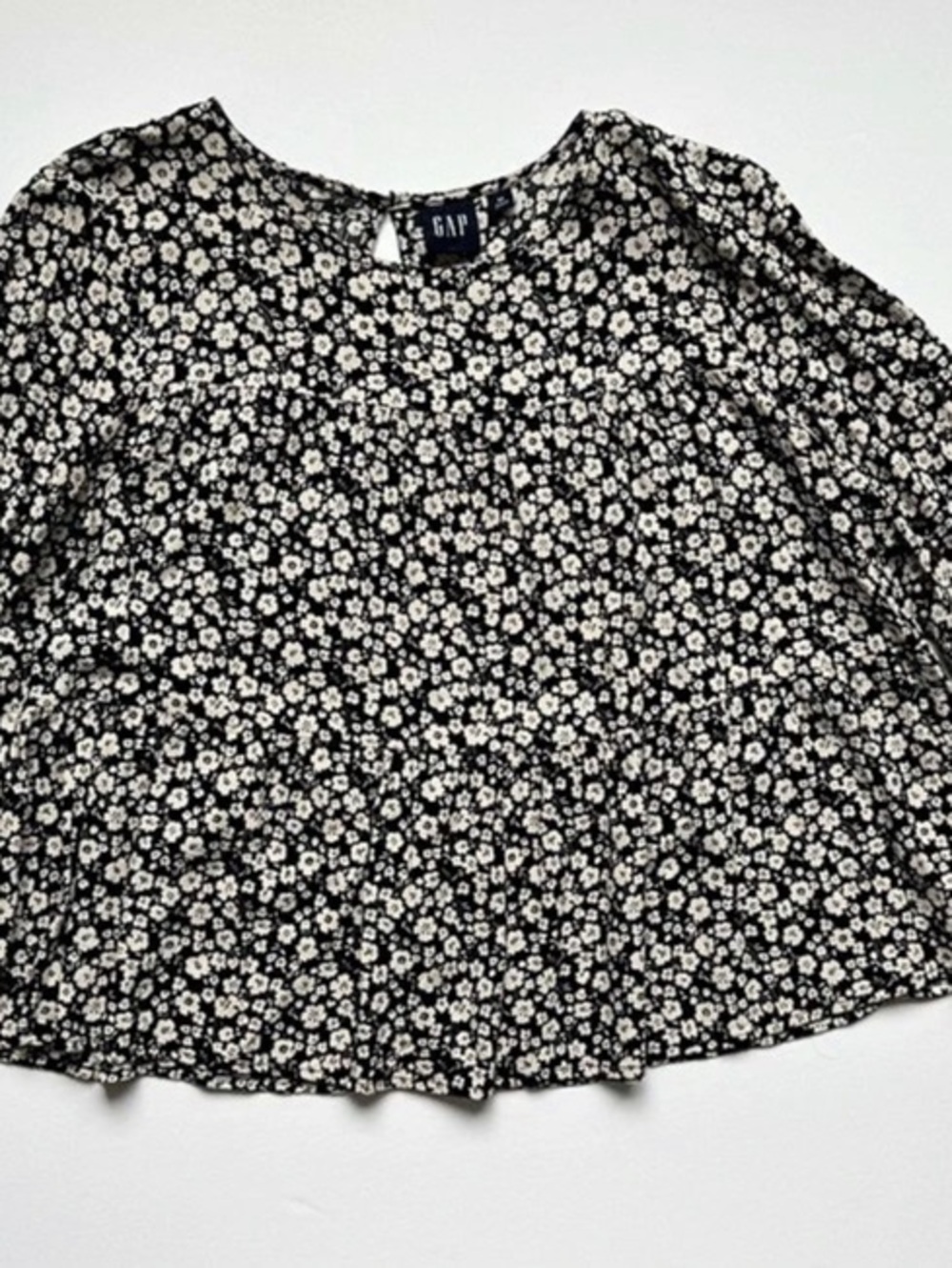 GAP Floral Blouse in Black & White Size Medium